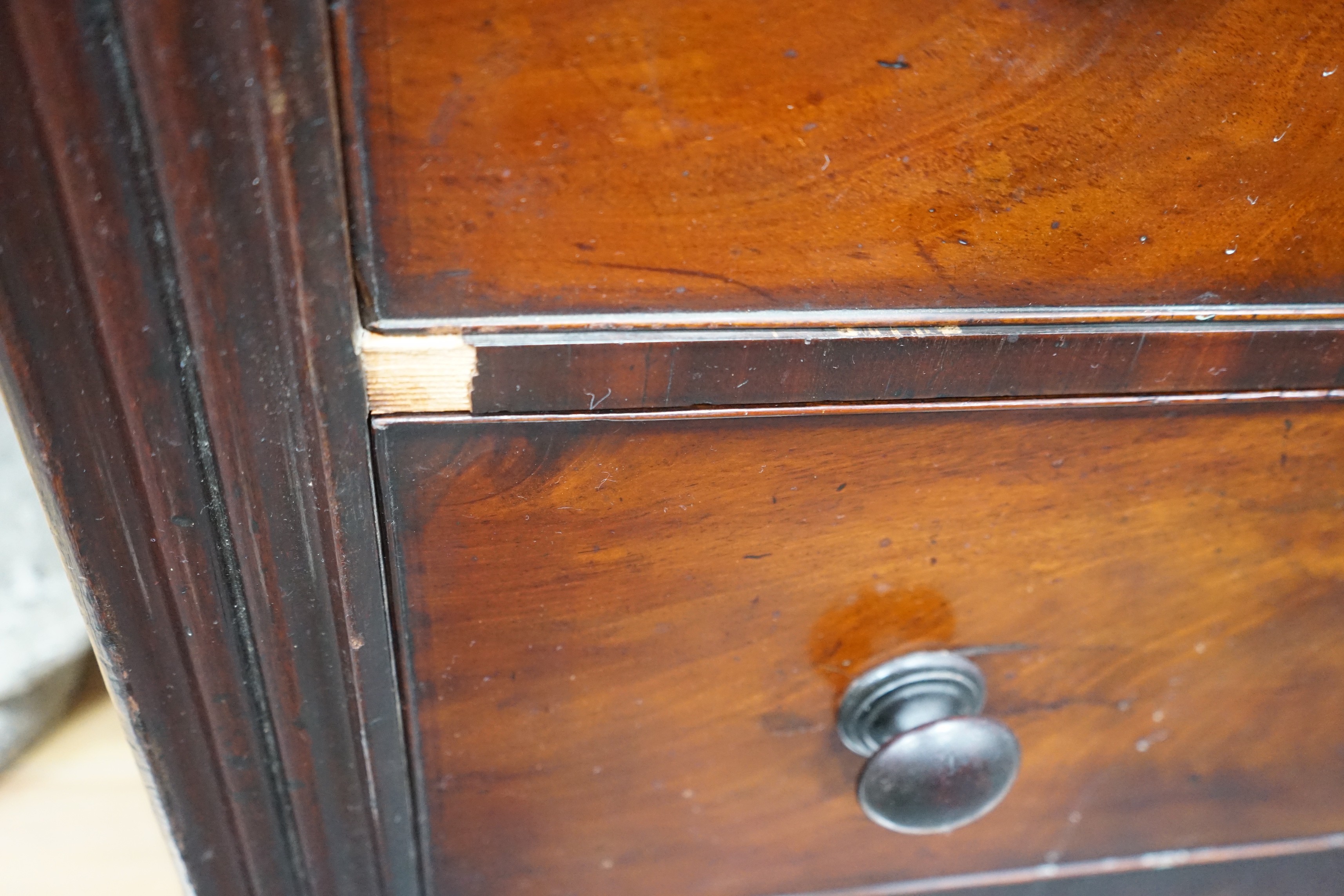 An early Victorian mahogany chest of four drawers, width 121cm, depth 53cm, height 134cm